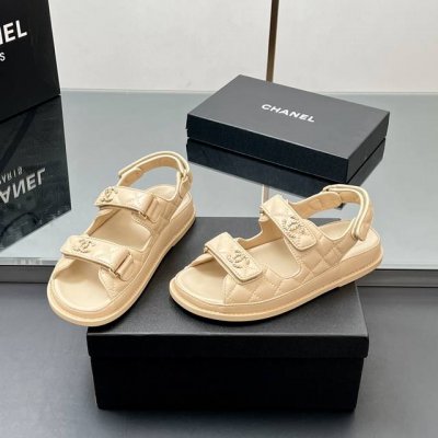 橡胶底版本 真皮底版本 400 高版本 ！2025Ss 小香 Chanel香奈儿专柜主推魔术贴沙滩凉鞋新色系列上新 美爆了！众多明星网红上脚，国内外博主刷爆的一