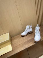 MichaelKors 2024秋冬新款马丁靴 官网同步发售 面料：头层牛皮 内里：透气羊皮 大底：防滑原版橡胶大底 码数：35-41 工厂首发： 元