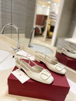 冲量价: Valentino Garavani VLogo V扣系列专柜最新系列 最高版本 细节完美 更加精致耐看 按正品1：1复制 上脚非常修脚型 重点是很好
