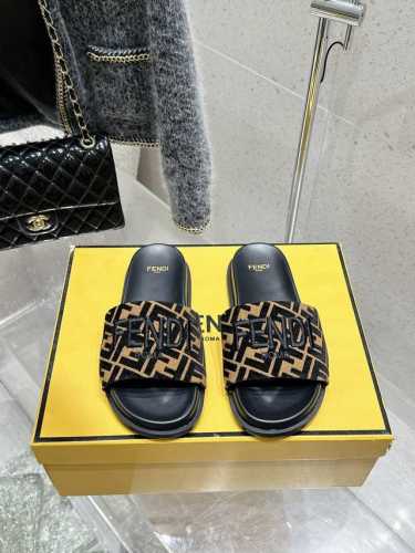 Fendi 芬迪 2025Ss新款 Feel系列Ff老花双带平底拖鞋 顶级版本原版购入开发做货 此款Fendi芬迪拖鞋，带Ff Baguette装饰性搭扣，奶油