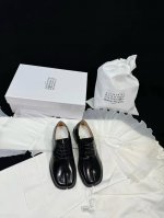 乐福鞋 男款+80 maison Margiela 马吉拉Mm6家 分趾Tabi小皮鞋系带乐福鞋 原版购入开模双层鞋底 鞋型很大方 搭配各种风格都 轻松驾驭 小