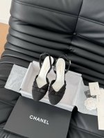 Chanel 25C新款蝴蝶结凉鞋简约而不简单的款，上脚特别显脚细。鞋面定制面，内里垫脚羊皮，加厚真皮大底。跟高7.5Size:35-39 其它码数定做