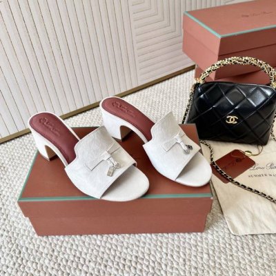 平底 粗跟 代购级 Loro piana Summer Charms Ser LP女士凉鞋拖鞋这款绒面羊皮革凉鞋搭配饰有Loro Piana My Charms