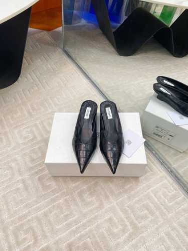 出厂价 Toteme 新款玛丽珍小皮鞋 极简轻奢，干净时髦法式慵懒风，质感真的很绝。经典不过时穿搭的一把手对版牛皮面料，羊皮内里，意大利进口真皮大货，码数：35