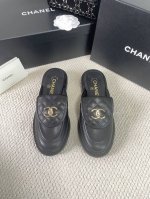 2025Chanel香奈儿书包扣半拖来了 爆款设计，沿用小香经典书包旋转扣，爆款乐福鞋同款版面延伸成半托的设计，又将是一款经典 大底:意大利真皮大底 面料:混种