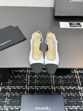 chane+L 经典Slingback 小香后空凉鞋 就像Coco香奈儿女士说的：流行稍纵即逝，但风格永存！这双后空鞋就是香家经典中的经典！双色搭配，简约精致， - 点击图像关闭