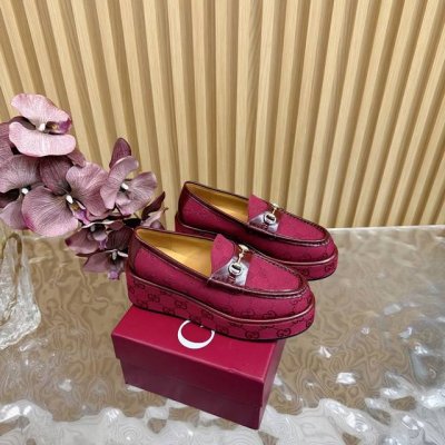gucci 春夏新款走秀款 经典轮回 经典爆款复古松糕厚底马衔扣走秀款乐福鞋 百搭经典 辨识度高 原版定制小牛皮 漆皮 内里踮脚均为水染羊皮 意大利进口牛皮大底