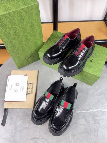工厂价 ，Gucci2024新款，双GG沟纹厚底乐福松糕鞋。原版1：1打造。超美品质，专柜经典款。 鞋面:原版开边珠牛皮 内里:水染牛皮 垫脚:水染牛皮 大底: