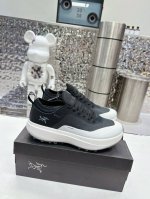 顶级版本Arcteryx 始祖鸟 Konaseal Lt 利用先进的技术、更轻但可靠耐用的材料和高度专注的设计流程，我们创造了我们最轻的接近鞋Konseal
