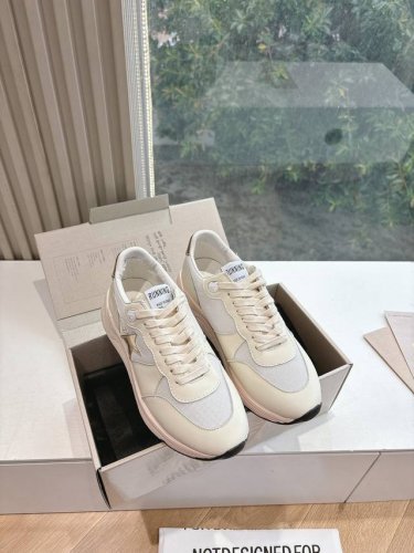 G908代购级别GGDB情侣款复古老爹鞋 独特磨破做旧风格，老工匠纯手工不规则打磨，就连鞋底也是不羁的脏 明星、博主私搭最爱鞋面：订制制牛皮透气网面料内里：透气