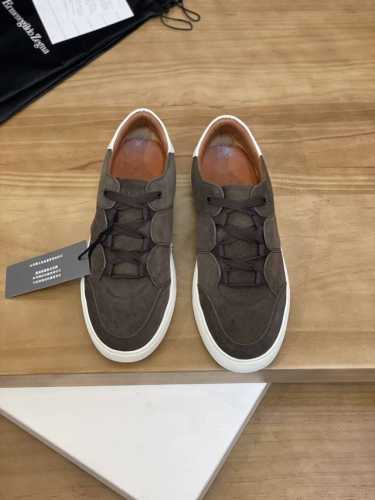实价 商品商标：杰尼* 杰尼亚* 低帮休闲鞋 正码码数 38-44 可订做45 商品材料：鞋面进口磨砂皮，羊皮内里，原版大底。 编 号：846