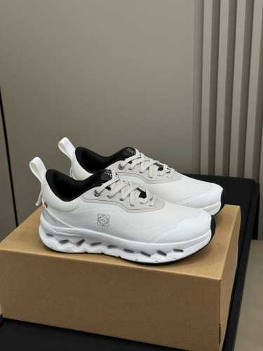 顶级品质 * 昂跑 On Running与loewe 罗意威的联名全新开启：穿上它去来一场高级审美的citywalk吧！ * Cloudtit2.0，超级无敌爆