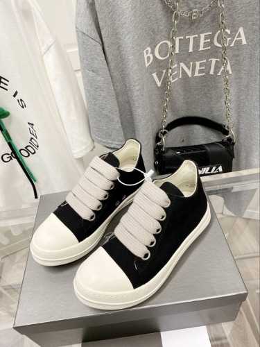 女 男 瑞克.欧文斯 Rick Owens 低帮款帆布鞋经典黑色色帆布低帮火爆上市原版奶香底，原厂台湾进口细纹布尺码：35-48 46、47、48订做不退换