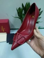 340 专柜最新系列 正品级版本 、 V家这次出的古铜扣系列可以说是非常火爆了 抛弃了一贯的铆钉元素 化繁为简 更加精致耐看 正品一比一打造 所有细节正品一致