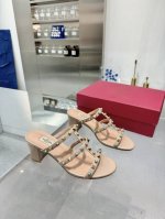 工厂p皮底 橡胶底 华伦天奴新款新品 经典 小铆钉五金配件工艺衬托出满满的高级感，新一季不负期待！ 值得入手★绝对的上档次原版1：I制作， 经典独特优雅风格 创