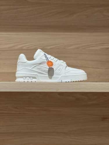 专注好品质 顶级出品 牛皮白实拍 代购级Trainer 24Fw秋冬新色 原版精准Cp！鞋型无限接近，精细工艺出品 一如既往地好货出炉！原版材料定制！面料原版小