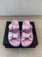 CHANEL 25ss 春夏沙滩拖鞋 凉鞋 系列 香奈儿 国内国外专柜断货王，找遍国内专柜心心念念终于到手第一眼开箱看到实物让我太惊讶了，太喜欢了呼吁闺蜜们组团