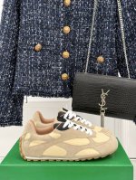 厂价 男码10 Bottega Veneta Bv葆蝶家情侣款 休闲运动鞋 以90年代复古风格为灵感 呼应品牌标志性Intrecciato编织元素 展现出精致前