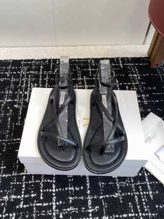代购级 The Row 25Ss 沙滩 凉鞋第一眼看到这个鞋子给人感觉很简单不起眼 其实上脚很好看，主要也好穿，整个鞋子非常柔软不磨脚 脚感非常好，软绵绵的 面 - 点击图像关闭