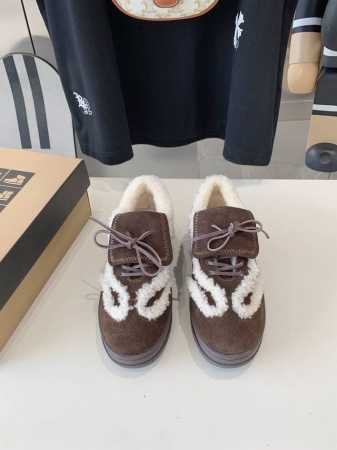 长舌德训厚底德训羊毛款 以经典球鞋德训鞋的版型为基础 再加上经典品牌弱数字logo在鞋尾完美呈现 玩味十足 显马拉M6时髦设计感 码数：35-40 三色入 - 点击图像关闭