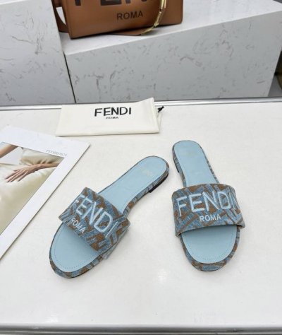 出厂p橡胶底 、真皮底 、25最新夏季爆款Fendi芬迪平底拖鞋，专柜原装正版，面料：内里头层羊皮， 码数：35 43 41 42 43定做