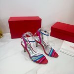 出厂 valentino 华伦天奴 2025Ss早春新品 valentino Garavani 的经典 Roman Stud 系列以全新的诠释方式首发 最新原版