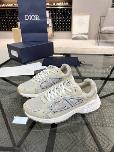 工厂P价P： 品牌：Dior 迪奥 品质：高版本 描述：B30尖端炸街爆款超人气运动，新品专柜同步，鞋面意大利原版进口牛皮透气网布面料搭配，潮达人必备，复杂工艺