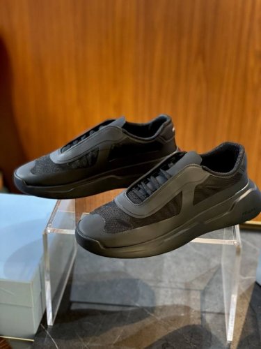 prada普拉达 Bike夏季男士 size 39 44 定制38.45 美洲杯再生尼龙和Bike织物运动鞋 脚感比当年侃爷Yeezy还舒服 透气舒适 这款再生