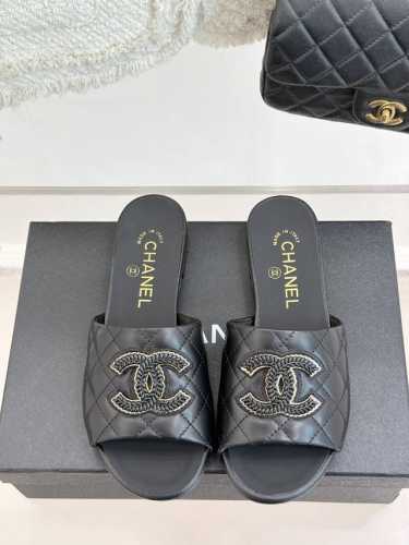 橙子出厂价P Chanel 香奈儿 春夏新款 菱格双C平底拖鞋 休闲凉拖 拖鞋的狂热爱好者又来了 可以承包你一整个夏天的时髦 经典菱格双C元素设计 浓浓的中古典