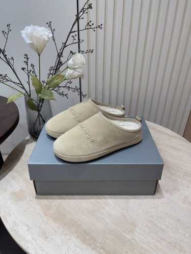 24Ss新款Balenciga巴黎世家毛毛半拖 顶级版本超火巴黎世家毛拖 时装博主与欧美明星大爱款 冬季必备款 时尚却不过分张扬 鞋面：磨砂皮 内里：羊毛内里