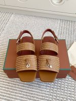 代购级 Loro Piana Lp Sprightly Charms系列凉拖鞋 罗马凉鞋 Sprightly Charms 凉鞋 以方形鞋头和鞋跟展现全新创意，