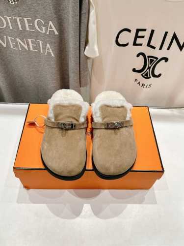 高版本出厂 Hermes* 爱马仕H家又一款让你完全hold不住钱包的大爆款，听说超级难买 毛毛内里超级舒服的，而且越看越好看，越看越耐看，脚感炸到爆 配上一双