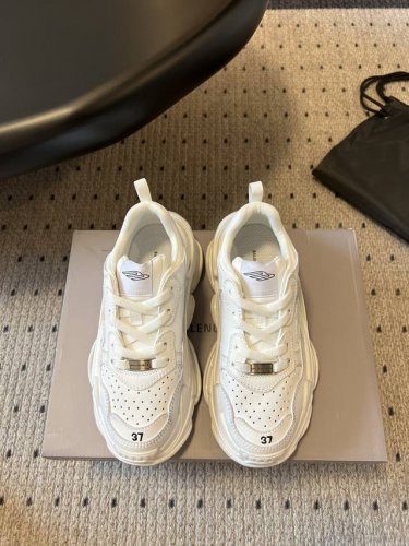 代购级 Balenciaga 25Ss厚底老爹鞋 大厂出品老爹鞋 品质依旧 区别市面抢出版本 自购原版独立开发 鞋面订制对版面料 意大利混种小羊皮垫脚 原版开模