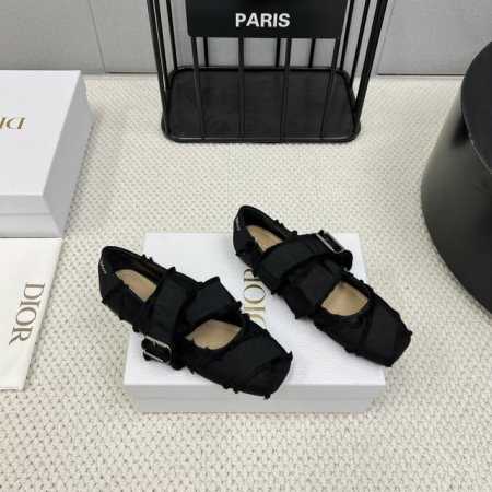 出厂： 独家顶级版本 Dior*迪奥 2025vs新款单鞋系列 方头平底单鞋 原版购入开发 ！完美还原这款鞋的楦形细节鞋面进口牛漆皮 内里垫脚细腻小羊皮，看细节 - 点击图像关闭