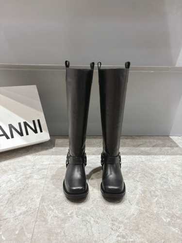 Ganni 24 AW #顶级版本 复古风多了一丝野性 自带狂野的雅痞风和潇洒的气质 鞋型完美修饰腿型 随意搭配都简洁飒爽干练 鞋面：定制进口牛皮 内里：定制进