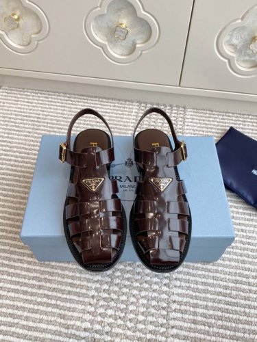 代购级prad* 25Ss 三角标 罗马编织皮凉鞋 prad*普拉达 25Ss罗马编织凉鞋！复古时髦前卫的轮齿 让整双鞋轻便舒适 罗马的设计，满足不同风格时髦人