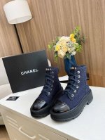 出厂价： 元 秋冬新款chanel 香奈儿 踝靴原版开模 绑带设计穿脱超级方便，鞋头logo电绣 鞋舌也是金属品牌logo 面料：特殊材料 内里 垫脚：牛里 采