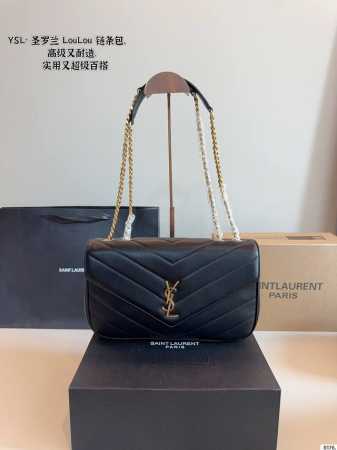 配礼盒. 圣罗兰Ysl 羊皮纹链条包. Loulou 信封包 经典包包推荐哦！ 特别适合夏天的一款哦亲！尺寸：28*8*18Cm - 点击图像关闭