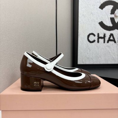 miu Miu 缪缪 2025早春新品钮扣粗跟玛丽珍 专柜主打最新走秀款 蝴蝶结复古玛丽珍粗跟单鞋火爆上新！ 缪家高货 顶级工艺打造精品质感 无敌舒适 绝对是一