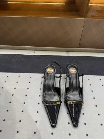25春款 谁能拒绝ysl高跟鞋，号称斩男神奇，你值得拥有 面料 漆皮 内里 羊皮 鞋底 牛皮 优雅风格 创造不一样的感觉 跟高 9.8 7.5 cm 专柜包装 - 点击图像关闭