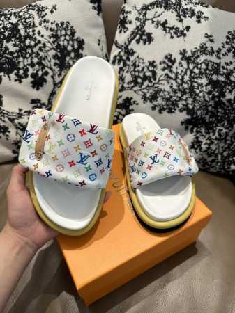 工厂p价 Lv拖鞋新配色，情侣款35-45码 - 点击图像关闭