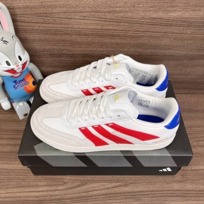 adidas Predator 24 League Low Freestyle 圆头 舒适 防滑耐磨 足球鞋 白色。 货号: Ig8974 码数:36-45码！