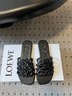橙子出厂价p loewe 罗意威 夏季新款 设计感镂空平底拖鞋 休闲凉拖 度假沙滩鞋 疯狂种草简约设计感觉更干净优雅 让你念念不忘 颜色也很耐看漂亮 上脚瞬间气