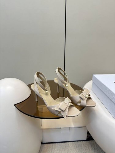 顶级原单 配飞机盒 dior 迪奥 新品芭蕾舞鞋Cd珍珠扣高跟凉鞋 新品珍珠扣高跟凉鞋 性感且时髦 蝴蝶结上加了Cd细节的珍珠设计精致 必备款舒适感真的极极好