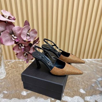 saint Laure* Ysl 圣罗兰高跟鞋 经典澳钻。方头猫跟设计 简约不简单 优雅极致 精美女人的必备单品 鞋面：定制真丝布 内里：进口羊皮 大底：进口真