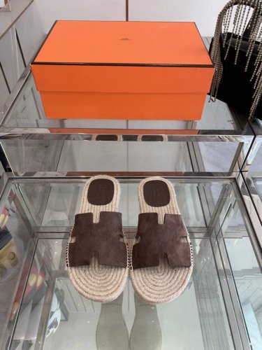 Hermes 爱马仕 25Ss新款男款凉拖喜欢二舅姥爷拖鞋的一定不能错过这款草编拖鞋 好穿百搭又经典 面料进口牛皮配搭水染牛里 大底进口原版麻绳中底 意大利真皮