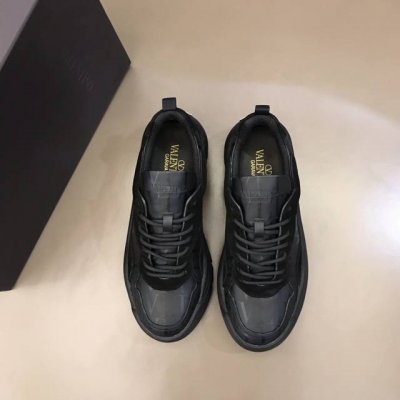 V 顶级代购华伦家尖端运动鞋新品，经反复试验终打造出完美版本 经典的华伦家高超拼接工艺技术 瞬间成为高富帅，意大利进口原版牛皮面料，透气舒适网布内里 鞋底：原厂
