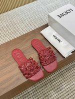 loewe 25夏季限定镂空拖鞋，穿了它，出门被夸了100次｜Loewe 超级仙超好穿的拖鞋 整个质感非常棒 轻便也很跟脚～～ 6色可选， 码数34-43 价格