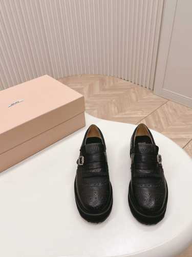 出厂价 2024系列 Miumiu church's孟克皮鞋，僧侣鞋 英伦复古、巴洛克雕花元素 又美又飒！酷炸街！惊为天人！ 鞋面虽是邦邦硬挺，但穿起却很舒适.