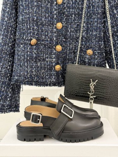 厂价 Maisonmargiela｜Mm6马吉拉 复古雕花T字带分趾凉鞋～ 刻着“时髦”两字的猪蹄分趾鞋 这次在原来的基础上又做了升级 分趾开衩位置真的是考究工